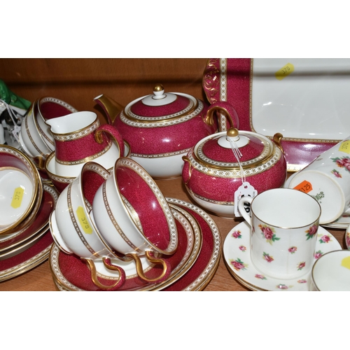 378 - A WEDGWOOD 'ULANDER' PATTERN W1813 TEA SET, comprising a square cake plate, teapot, covered sugar bo... 