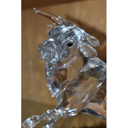 398 - A CASED SWAROVSKI CRYSTAL LIMITED EDITION CLEAR BULL SCULPTURE, numbered 5906/10000 to underside, th... 