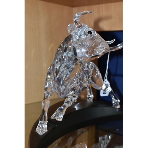 398 - A CASED SWAROVSKI CRYSTAL LIMITED EDITION CLEAR BULL SCULPTURE, numbered 5906/10000 to underside, th... 