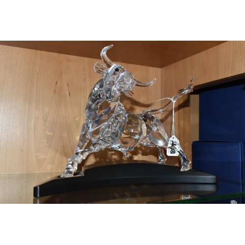 398 - A CASED SWAROVSKI CRYSTAL LIMITED EDITION CLEAR BULL SCULPTURE, numbered 5906/10000 to underside, th... 