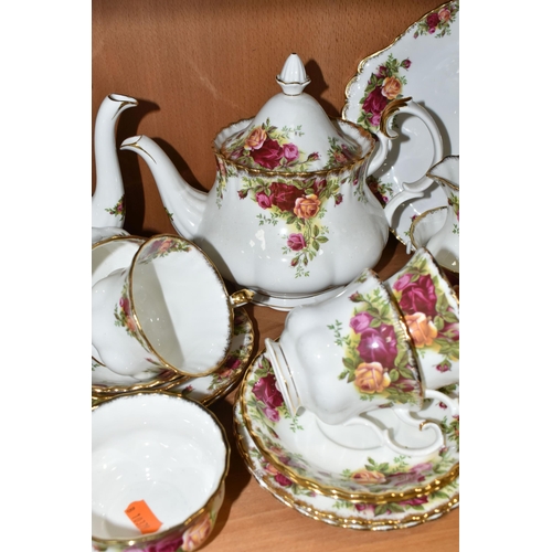 426 - A FORTY EIGHT PIECE ROYAL ALBERT OLD COUNTRY ROSES TEA AND COFFEE SET, comprising a teapot, two coff... 