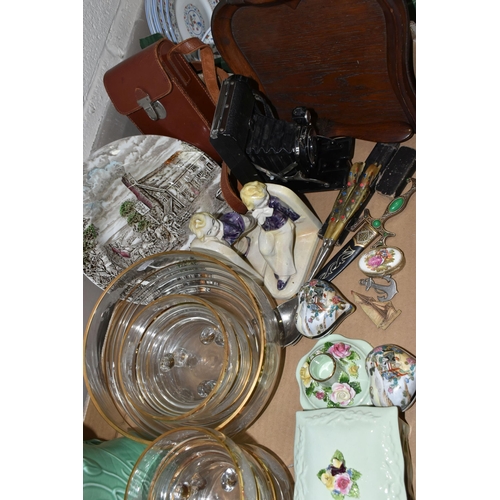 427 - A BOX OF CERAMICS, GLASS, METAL WARES AND SUNDRY ITEMS, to include a pair of salad servers with carv... 