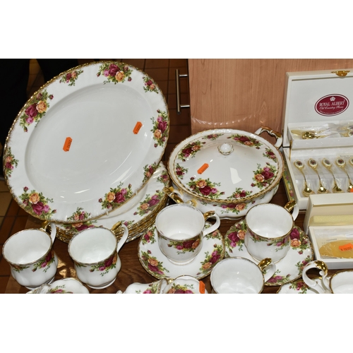 452 - A QUANTITY OF ROYAL ALBERT 'OLD COUNTRY ROSES' PATTERN DINNERWARE, comprising six dinner plates (two... 