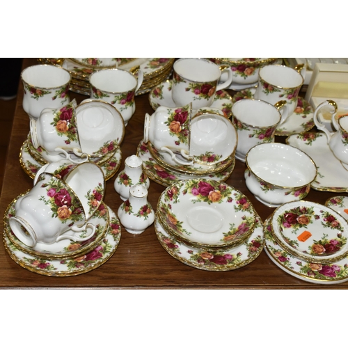 452 - A QUANTITY OF ROYAL ALBERT 'OLD COUNTRY ROSES' PATTERN DINNERWARE, comprising six dinner plates (two... 