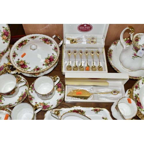 452 - A QUANTITY OF ROYAL ALBERT 'OLD COUNTRY ROSES' PATTERN DINNERWARE, comprising six dinner plates (two... 