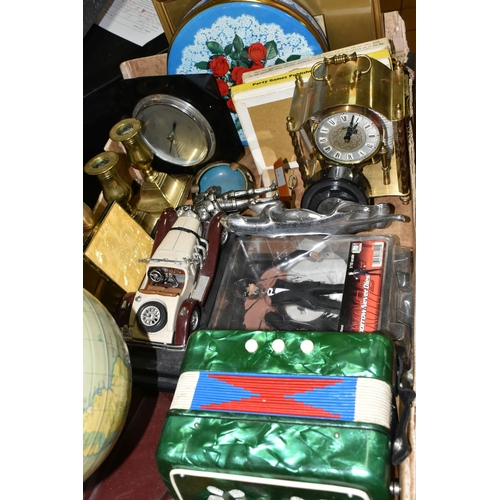 462 - ONE BOX OF MISCELLANEOUS ITEMS, to include a chrome leaping Jaguar car mascot on a black painted woo... 