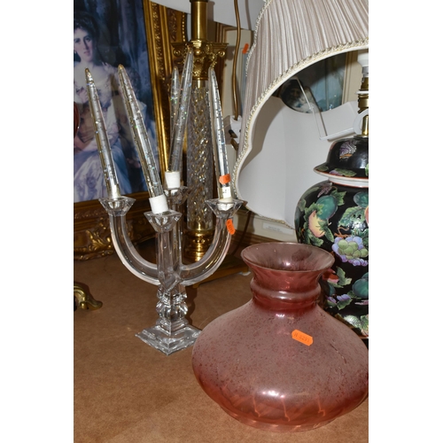 477 - A MODERN ITALIAN CERAMIC TABLE LAMP WITH MATCHING CERAMIC AND GILT WOOD STAND, TWO OTHER TABLE LAMPS... 