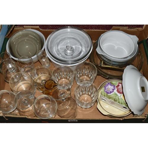 507 - TWO BOXES OF KITCHENWARE, to include two Fosters pottery jugs, large white linen tablecloth, a Poole... 