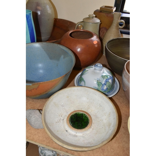 511 - A LARGE COLLECTION OF STUDIO POTTERY, twenty nine pieces comprising large chargers, bowls, vases and... 