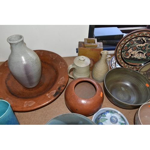 511 - A LARGE COLLECTION OF STUDIO POTTERY, twenty nine pieces comprising large chargers, bowls, vases and... 