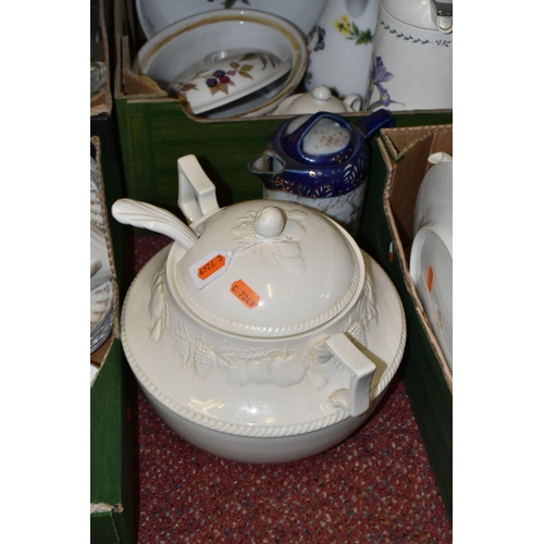 517 - SIX BOXES OF DINNERWARE AND GLASSWARE, to include a large cream soup tureen with ladle and lid, a Ro... 