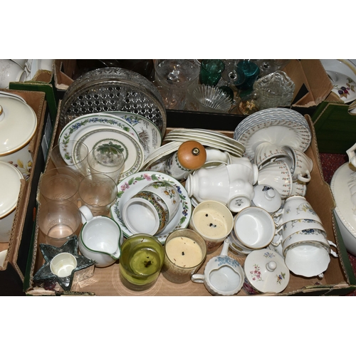 517 - SIX BOXES OF DINNERWARE AND GLASSWARE, to include a large cream soup tureen with ladle and lid, a Ro... 