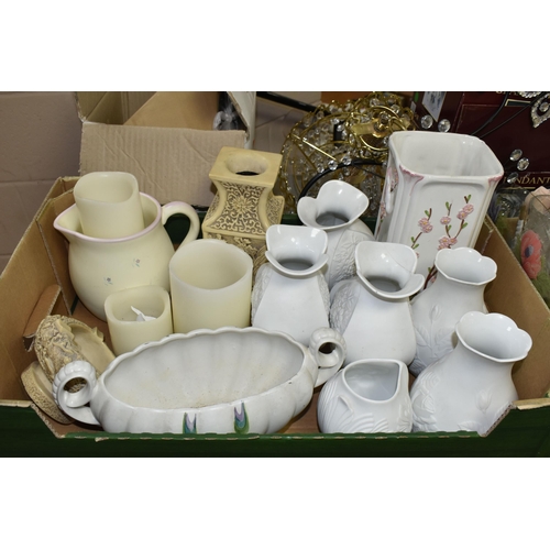 539 - THREE BOXES AND LOOSE CERAMICS, GLASS, LIGHT FITTINGS AND OTHER HOMEWARES, to include boxed and loos... 