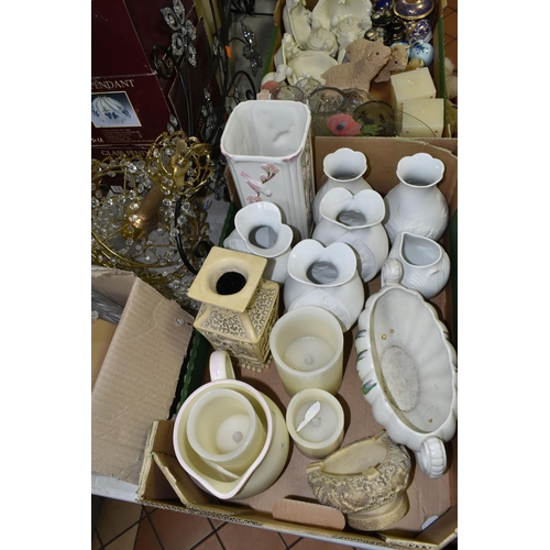 539 - THREE BOXES AND LOOSE CERAMICS, GLASS, LIGHT FITTINGS AND OTHER HOMEWARES, to include boxed and loos... 