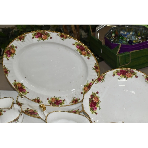 546 - A ROYAL ALBERT OLD COUNTRY ROSES COMPREHENSIVE DINNER SERVICE AND A SMALL QUANTITY OF MATCHING GIFTW... 