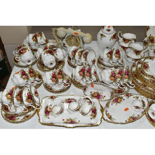 546 - A ROYAL ALBERT OLD COUNTRY ROSES COMPREHENSIVE DINNER SERVICE AND A SMALL QUANTITY OF MATCHING GIFTW... 