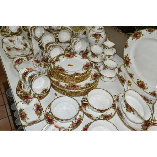 546 - A ROYAL ALBERT OLD COUNTRY ROSES COMPREHENSIVE DINNER SERVICE AND A SMALL QUANTITY OF MATCHING GIFTW... 