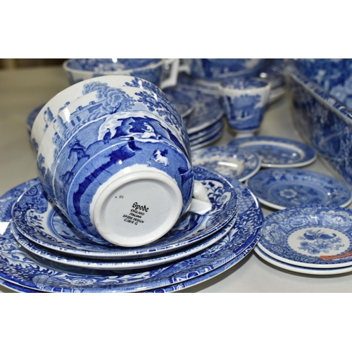 553 - A SMALL QUANTITY OF MODERN BLUE AND WHITE SPODE, including an Italian pattern water jug, height 18.5... 