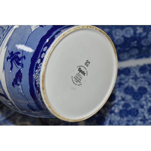 553 - A SMALL QUANTITY OF MODERN BLUE AND WHITE SPODE, including an Italian pattern water jug, height 18.5... 