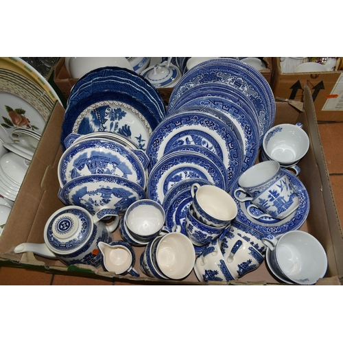 555 - FIVE BOXES OF KITHEN CERAMICS AND GLASSWARE, including a quantity of Willow pattern dinnerware and o... 