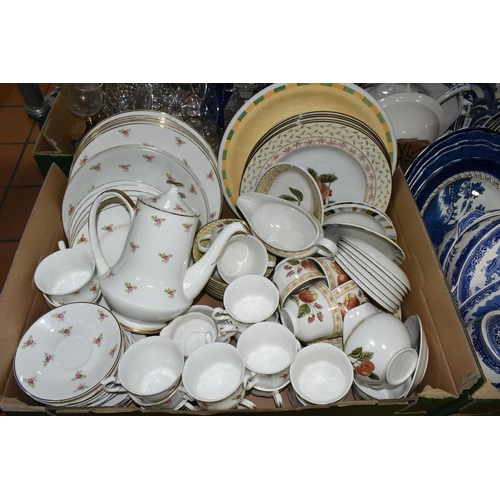 555 - FIVE BOXES OF KITHEN CERAMICS AND GLASSWARE, including a quantity of Willow pattern dinnerware and o... 