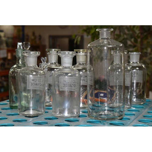 556 - ELEVEN CLEAR GLASS CHEMIST /PHARMACY BOTTLES AND AN INCOMPLETE DRAUGHTSMAN'S SET, seven of the bottl... 