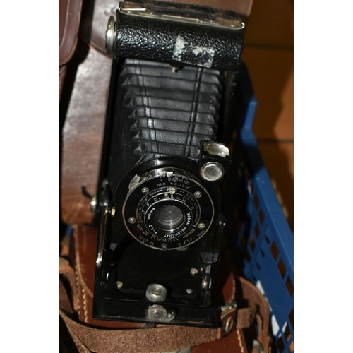 563 - A QUANTITY OF ASSORTED VINTAGE CAMERAS, mainly Kodak vest pocket folding cameras, but also includes ... 