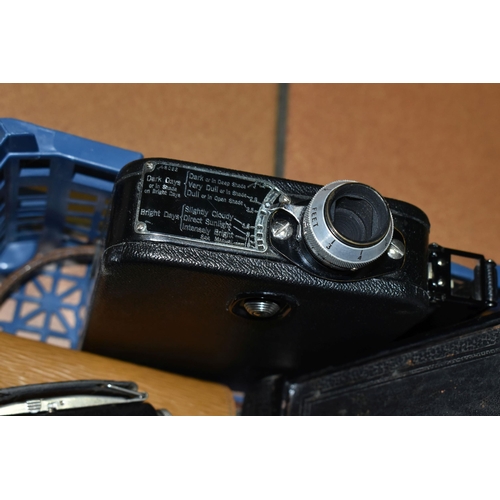 563 - A QUANTITY OF ASSORTED VINTAGE CAMERAS, mainly Kodak vest pocket folding cameras, but also includes ... 