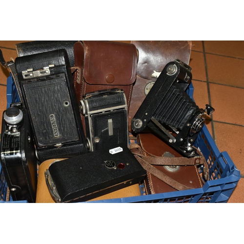 563 - A QUANTITY OF ASSORTED VINTAGE CAMERAS, mainly Kodak vest pocket folding cameras, but also includes ... 