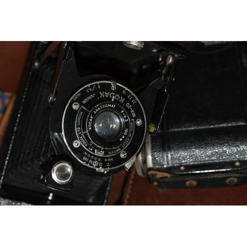 563 - A QUANTITY OF ASSORTED VINTAGE CAMERAS, mainly Kodak vest pocket folding cameras, but also includes ... 