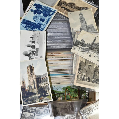 610 - ONE BOX OF POSTCARDS containing approximately 665 Postcards, nearly 600 of which are early 20th cent... 