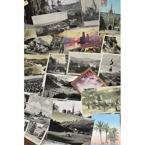 610 - ONE BOX OF POSTCARDS containing approximately 665 Postcards, nearly 600 of which are early 20th cent... 