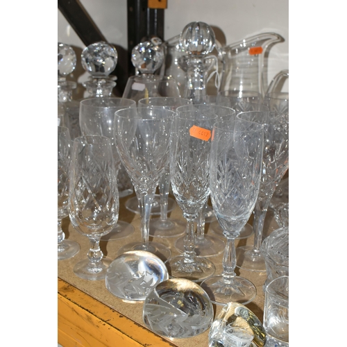 658 - A QUANTITY OF CUT CRYSTAL, COLOURED AND OTHER GLASS WARES, to include a clear glass bowl with bubble... 