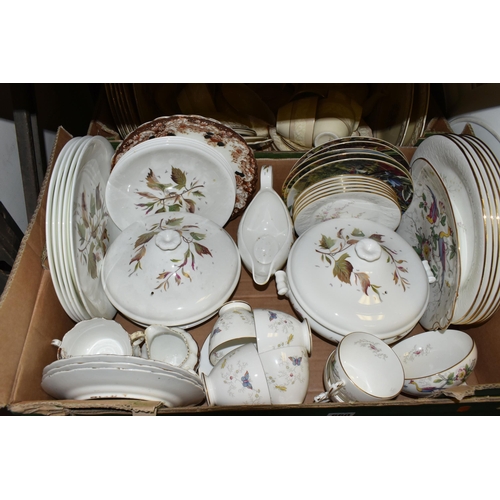 660 - THREE BOXES AND LOOSE DINNER WARES, to include approximately: forty pieces of Crown Ducal 'Florentin... 