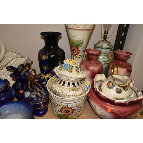 677 - A GROUP OF LAMPS, VASES AND OTHER DECORATIVE HOMEWARES, to include two table lamps, a jardiniere and... 