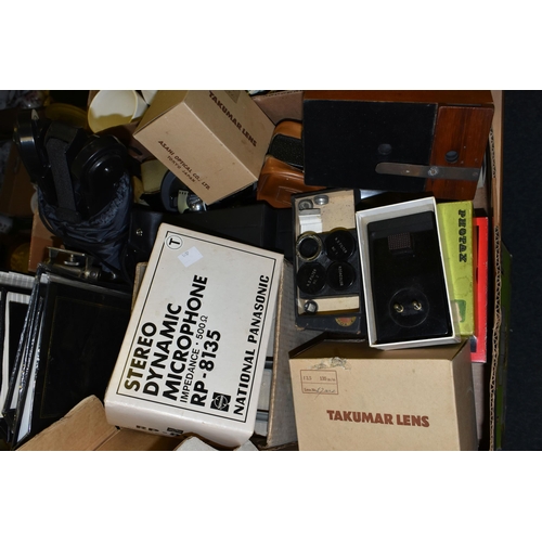 685 - THREE BOXES OF VINTAGE ELECTRICAL ITEMS AND CERAMICS, to include a pair of Staffordshire courting co... 