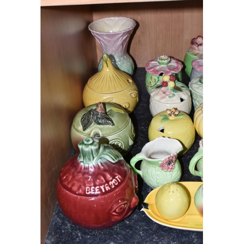 467 - A QUANTITY OF CARLTON WARE AND SIMILAR, comprising a Sylvac 582 marmalade pot, a Beswick 207-2 prese... 