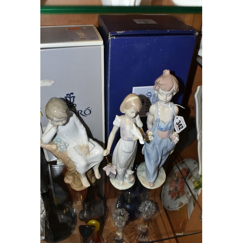 342 - THREE LLADRO FIGURES, comprising a boxed limited edition Pocket Full Of Wishes no 7650, Collectors S... 