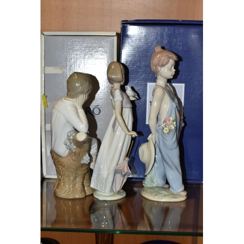 342 - THREE LLADRO FIGURES, comprising a boxed limited edition Pocket Full Of Wishes no 7650, Collectors S... 