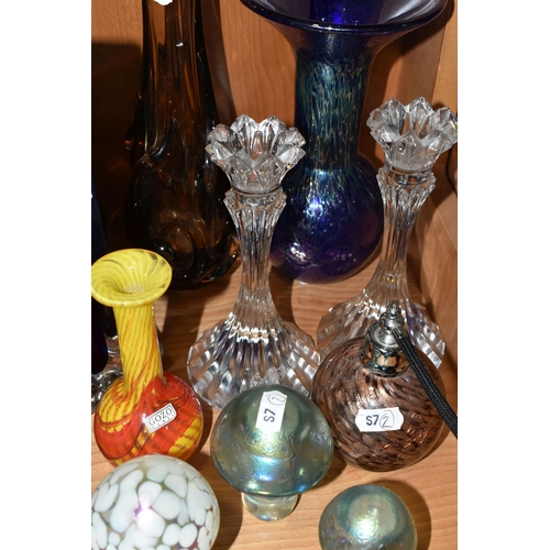 344 - A GROUP OF MODERN COLOURED AND CLEAR GLASSWARE, including three iridescent toadstool paperweights, a... 