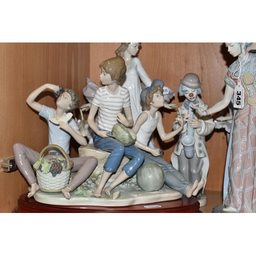 345 - FIVE LLADRO FIGURES / GROUPS, comprising Siamese Dancer, no. 5593, sculpted by Vincente Martinez, is... 