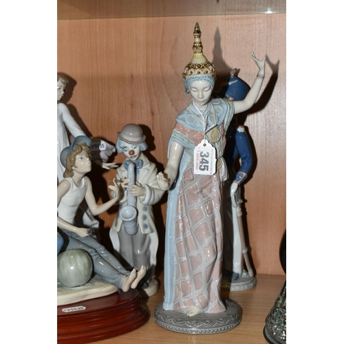 345 - FIVE LLADRO FIGURES / GROUPS, comprising Siamese Dancer, no. 5593, sculpted by Vincente Martinez, is... 