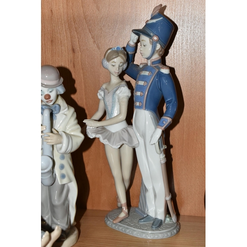 345 - FIVE LLADRO FIGURES / GROUPS, comprising Siamese Dancer, no. 5593, sculpted by Vincente Martinez, is... 