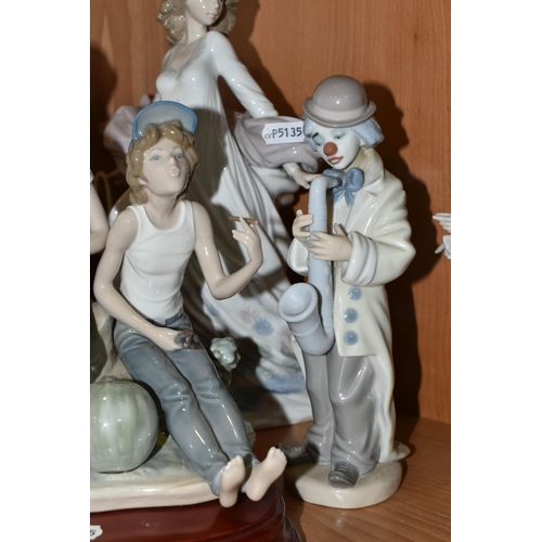 345 - FIVE LLADRO FIGURES / GROUPS, comprising Siamese Dancer, no. 5593, sculpted by Vincente Martinez, is... 