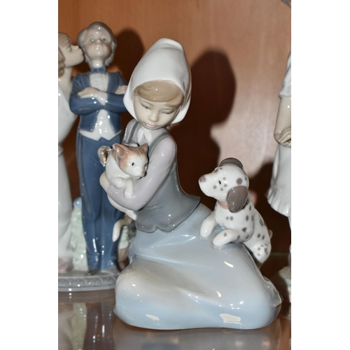 348 - THREE LLADRO FIGURES / GROUPS, comprising Puppy Love, no.1127, sculpted by Vicente Martinez, issued ... 