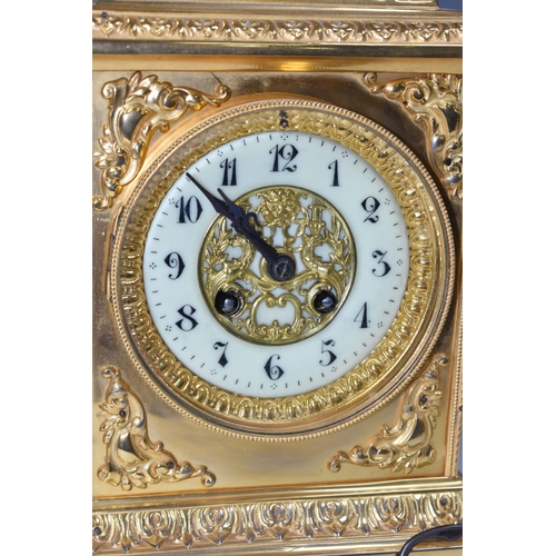 362 - AN EARLY 20TH CENTURY GILT METAL MANTEL CLOCK, the rectangular case with twin handled finial on a st... 