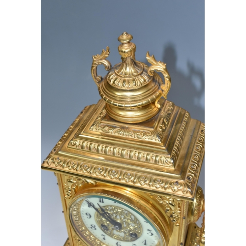 362 - AN EARLY 20TH CENTURY GILT METAL MANTEL CLOCK, the rectangular case with twin handled finial on a st... 