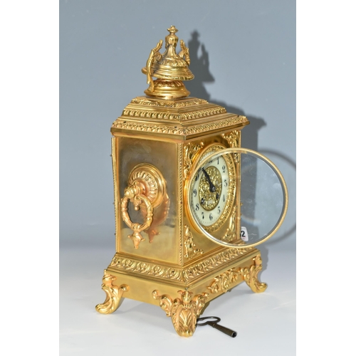 362 - AN EARLY 20TH CENTURY GILT METAL MANTEL CLOCK, the rectangular case with twin handled finial on a st... 