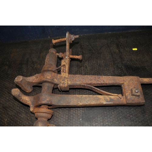 1056 - A VINTAGE CAST IRON LEG VICE length 105cm (Condition rusty and may need attention to be usable)