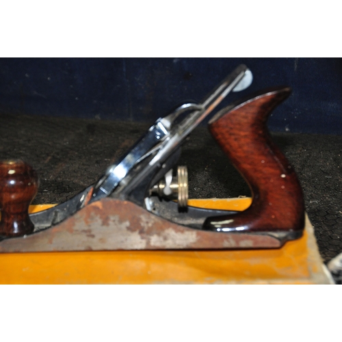 1066 - A BOXED STANLEY No3 WOOD PLANE and a boxed No4 plane (Condition: both have some minor surface rust p... 